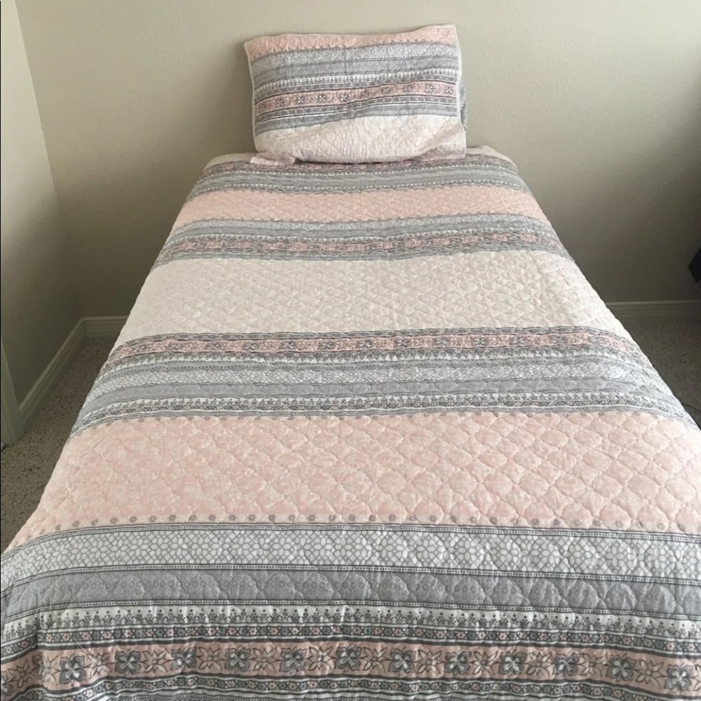 New Twin Bed Comforter